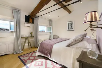 Letto o letti in una camera di Marchesa Olympia City View- La Dimora degli Affreschi Florence