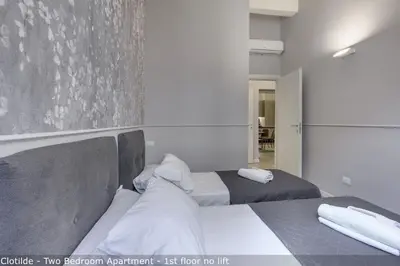 Letto o letti in una camera di Tamara & Clotilde Apartments by Mamo Florence