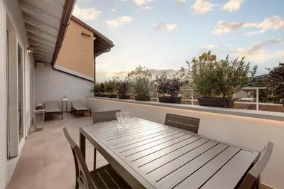 Balcone o terrazza di Aleardi Roof Apartment by Mamo Florence