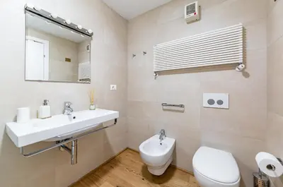 Bagno di GuestHost - Florence Statuto Bright and Modern Apartment