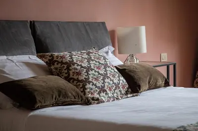 Letto o letti in una camera di Angelica House