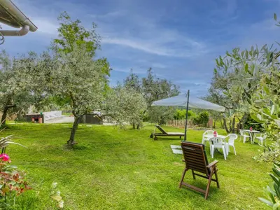 Giardino di Apartment Mangiatoia by Interhome