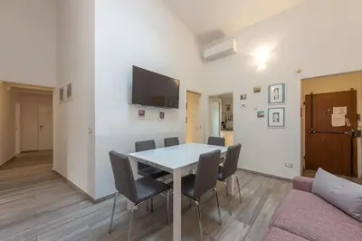 TV o dispositivi per l'intrattenimento presso San Remigio 4 Bedrooms Apartment