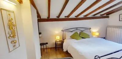 Letto o letti in una camera di Tuscan Loft - 7 Guests with Patio