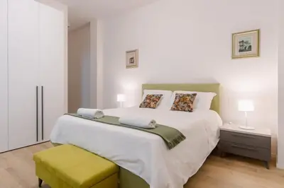 Letto o letti in una camera di Bright & Modern 4 bedrooms Apartment in Center