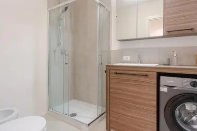 Bagno di Bright & Modern 4 bedrooms Apartment in Center