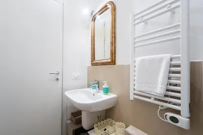 Bagno di Isolotto - Appartamento Affitto Firenze by Hôtea