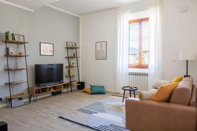 TV o dispositivi per l'intrattenimento presso Cozy and Bright Flat - Top Floor with Elevator