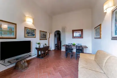 TV o dispositivi per l'intrattenimento presso UNYCA - Florence Central 2 Bedroom Apartment