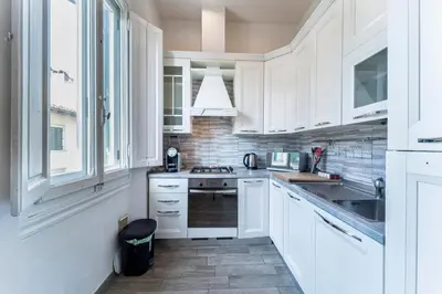 Cucina o angolo cottura di UNYCA - Spacious 2 bedroom Apartment in Florence