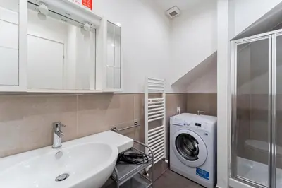 Bagno di UNYCA - Spacious 2 bedroom Apartment in Florence