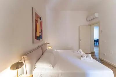 Letto o letti in una camera di UNYCA - Elegant 3-bedroom Apartment in Florence