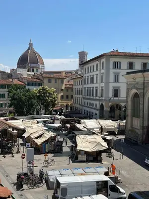 Vista generica su Firenze o vista sulla città dall'interno dell'appartamento
