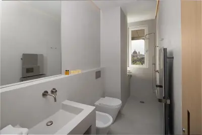 Bagno di Modern Apartment with Skyline Views