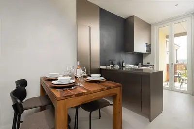 Cucina o angolo cottura di Modern Apartment with Skyline Views
