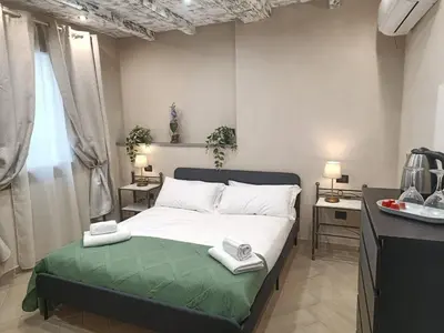 Letto o letti in una camera di BNB Frescoes Rooms San Frediano