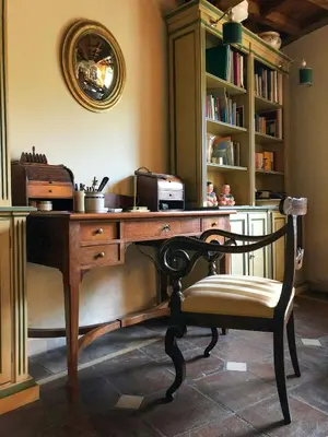 Biblioteca nella casa vacanze