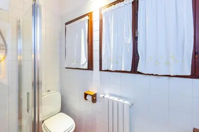 Bagno di Charming Historic Apartment with Modern Comfort in the Heart of Florence