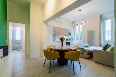 Area soggiorno di Bright & Stylish Florence Apt 10 from SMN