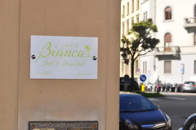 Certificato, attestato, insegna o altro documento esposto da Bianca B&B