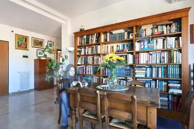 Biblioteca nell'appartamento