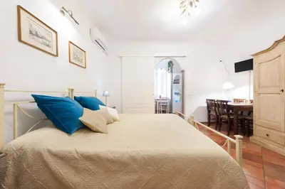 Letto o letti in una camera di Love weekend near Piazza Ognissanti