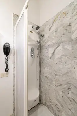 Bagno di Keys of Italy - F7 - Fiesolana 24 - Santa Croce one bedroom flat for 2 or 3 guests