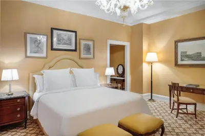 Letto o letti in una camera di Four Seasons Hotel Firenze