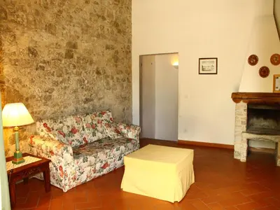 Area soggiorno di Idyllic Tuscan Hideaway with Pool and spa