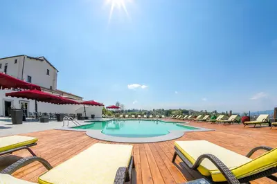 Piscina di Villa Tolomei Hotel & Resort o nelle vicinanze