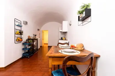 Cucina o angolo cottura di Historic center! Charming traditional Florentine building - AC,WiFi - By LikeHomeFlorence
