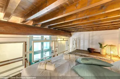 Letto o letti in una camera di Tegolaio Apartments by Mamo Florence