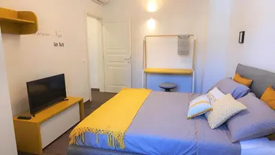 TV o dispositivi per l'intrattenimento presso Elegant Yellow Apartment In San Gallo Firenze