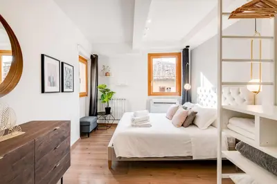 Letto o letti in una camera di GuestHost - Cozy Gem in Santa Croce