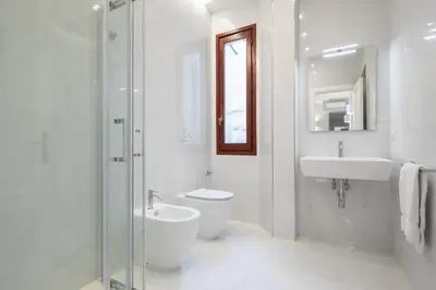 Bagno di Ponte Vecchio White by Mmega