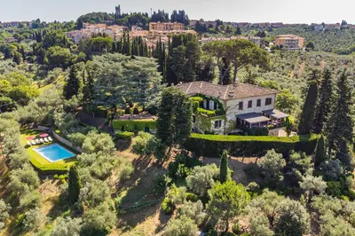Piscina di Villa D'Agnola by Mmega o nelle vicinanze