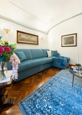 Area soggiorno di Lungarno Vespucci Apartment by Charming Italy Tour