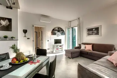 Area soggiorno di Alamanni Apartment by Mamo Florence