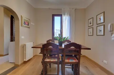 Area soggiorno di Woodie Apartment by Mamo Florence