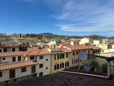 Vista generica sulle montagne o vista sulle montagne dall'interno dell'appartamento