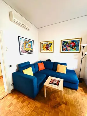 Area soggiorno di Tony's place